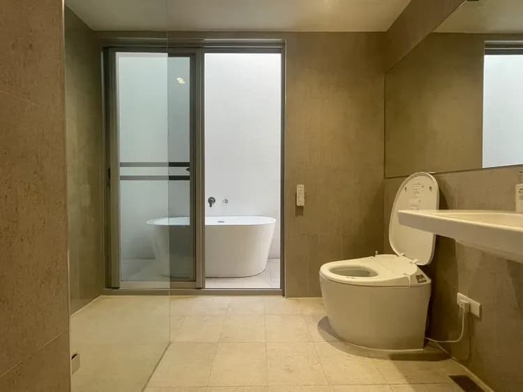 二樓201房無憂套房浴缸衛浴