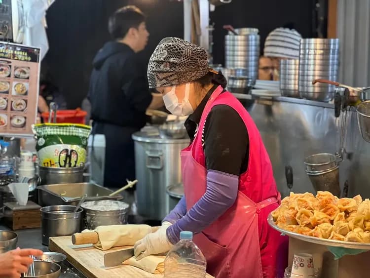 廣藏市場攤販製作美食