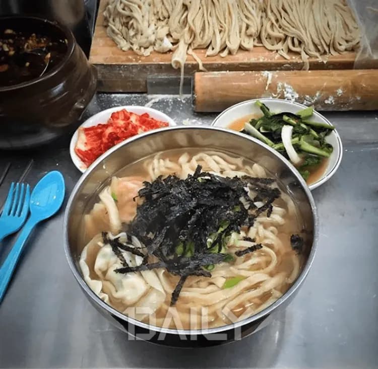 廣藏市場-刀削麵