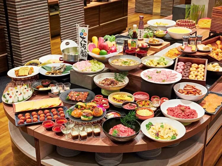 料理テーマ毎に切られた7つのエリアを巡るビュッフェは常時80種類以上をご提供/2階