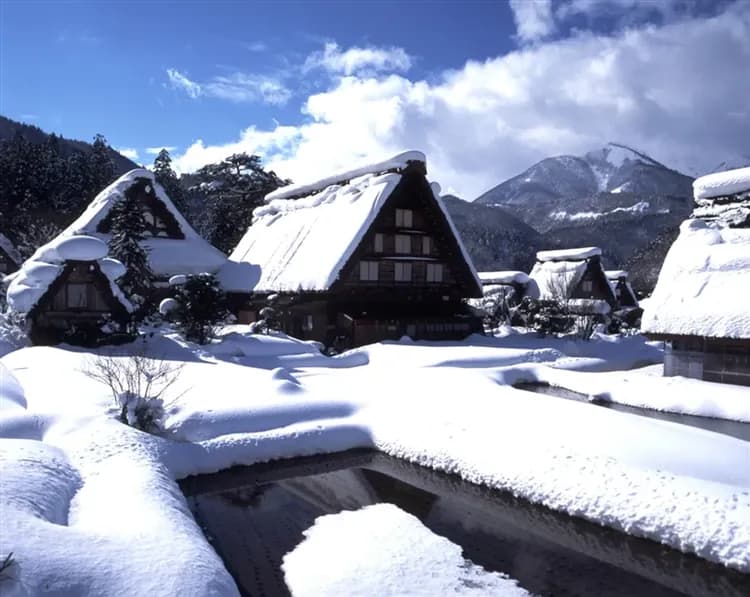 【北陸旅遊5日】北陸戲雪-夢幻童話合掌村、兼六園、庄川遊船、新穗高纜車、松本美術館、溫泉美食饗宴、萬怡酒店、高雄來回