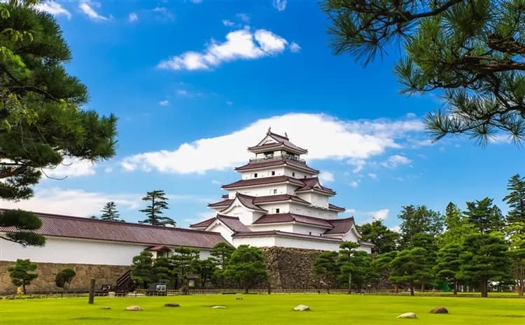 【省最大 東北旅遊5日】銀山溫泉街、只見川橋樑美景、會津若松城、合掌村、熊野大社、最上川遊船、米澤牛、仙台牛舌餐、溫泉