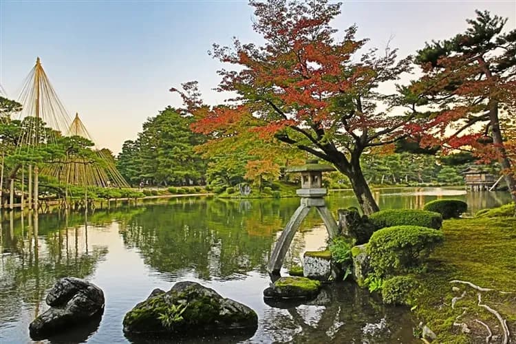 【吃好住好~北陸好好玩五日】保證一晚百選溫泉暨五星之宿、合掌村、兼六園、金箔體驗、名古屋最新夜景聖地、整隻螃蟹、近江和牛