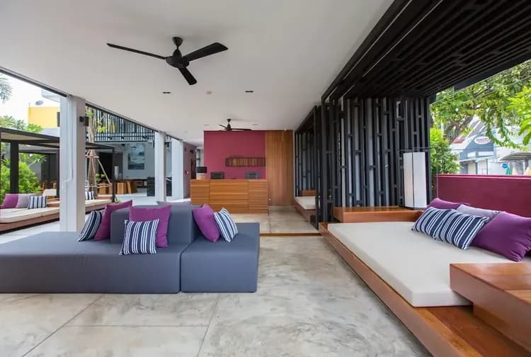 Check-in/check-out kiosk