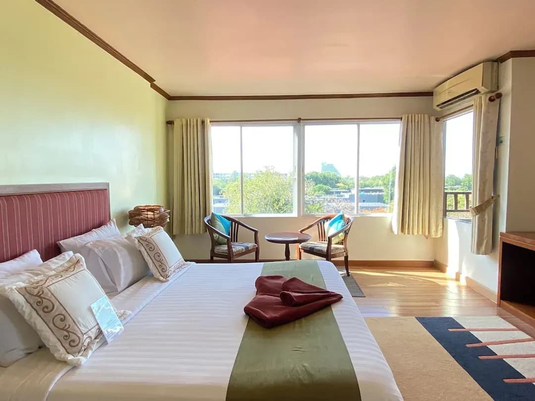 프라추압 키리 칸-티푸라이 비치 호텔