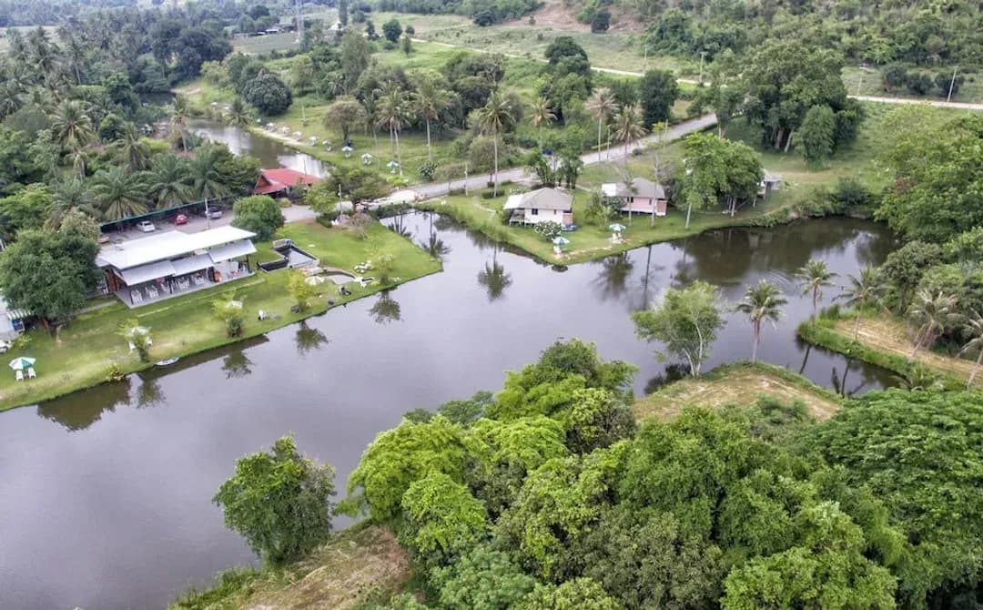 班武里府-格林菲爾德谷釣魚渡假村