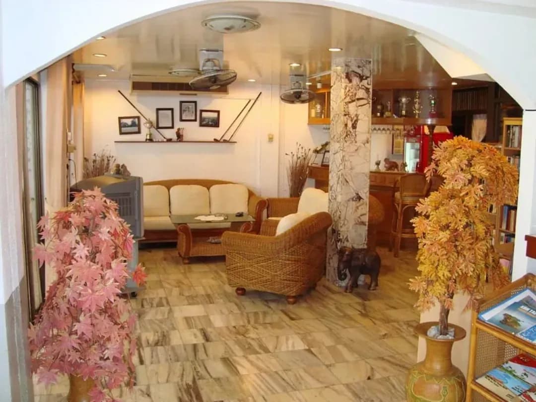 班武里府-A&B 飯店