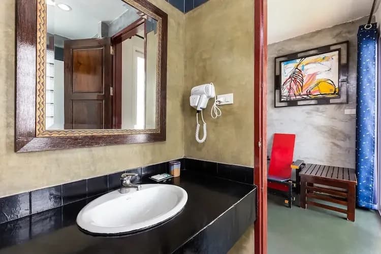 Bathroom sink