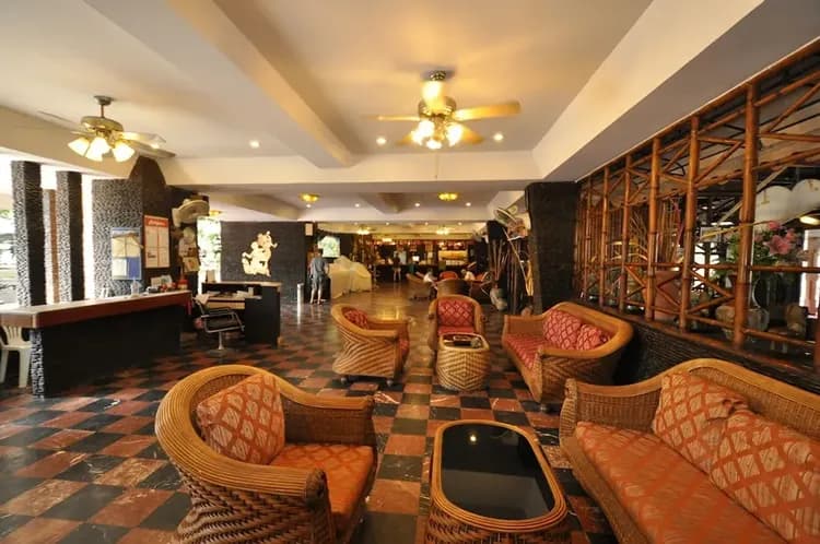 Lobby lounge