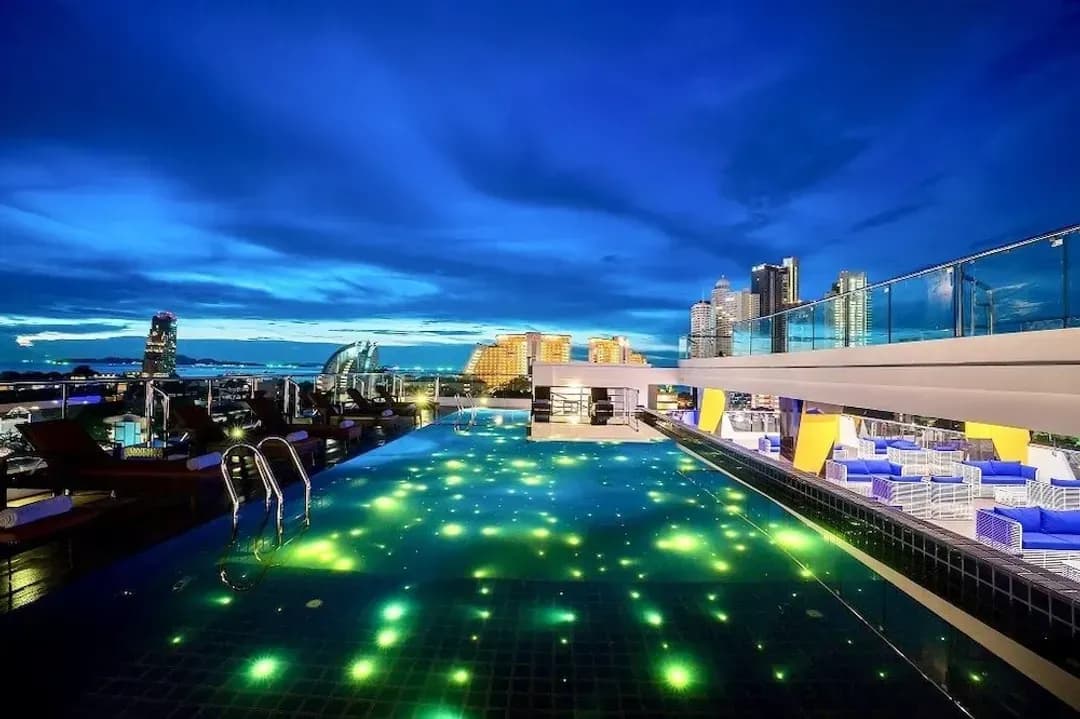 촌부리-블루 보트 호텔 JC