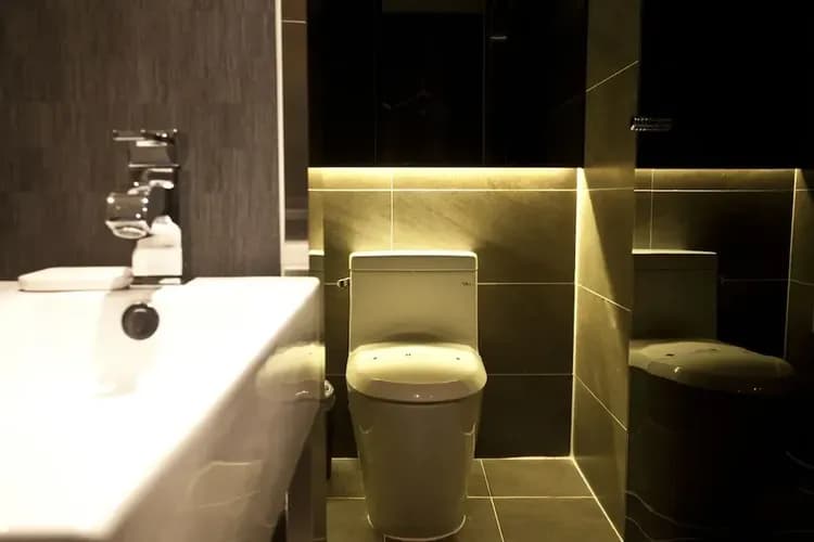 Deep soaking bathtub