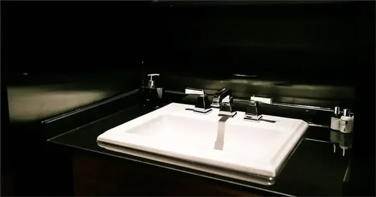 Bathroom sink