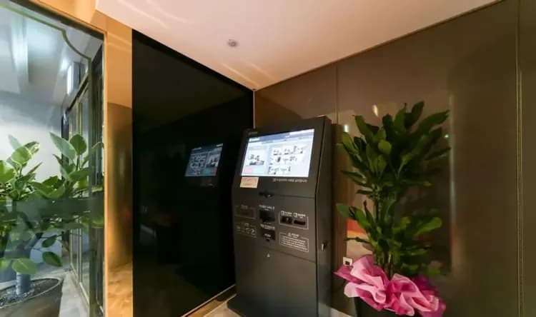 Check-in/check-out kiosk