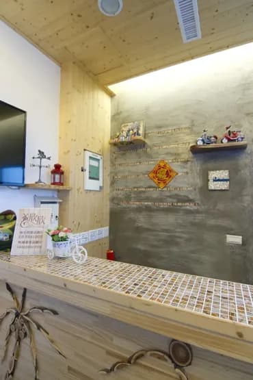 Check-in/check-out kiosk