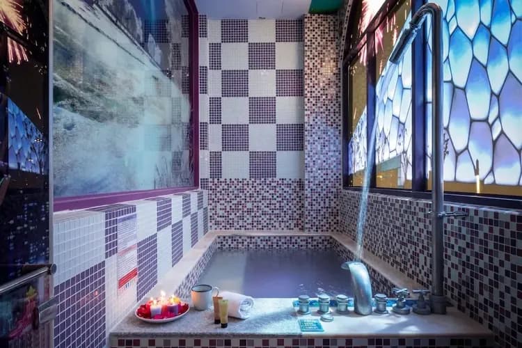 Deep soaking bathtub