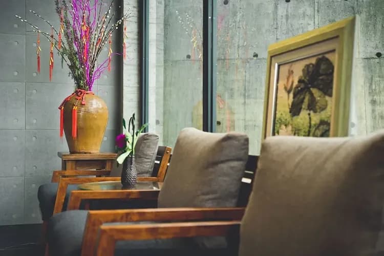 Check-in/check-out kiosk