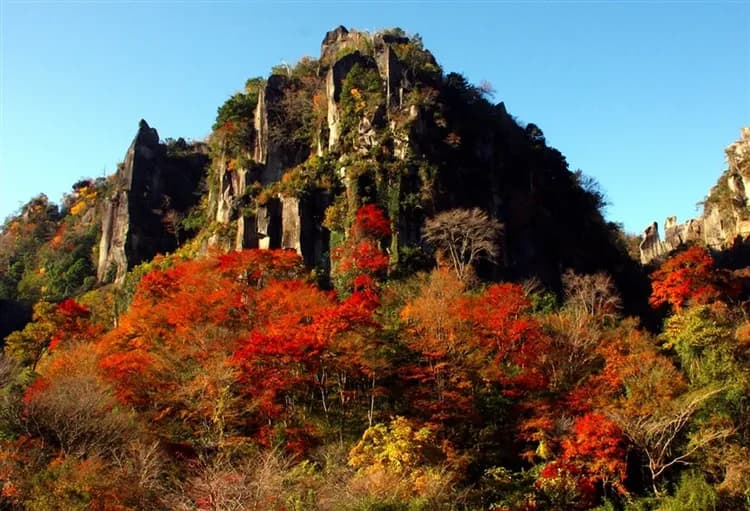 【早鳥折1000 楓紅九州4日】高雄直飛、湯布院、金鱗湖、秋月城跡、雷山千如寺、太宰府、OUTLET、溫泉