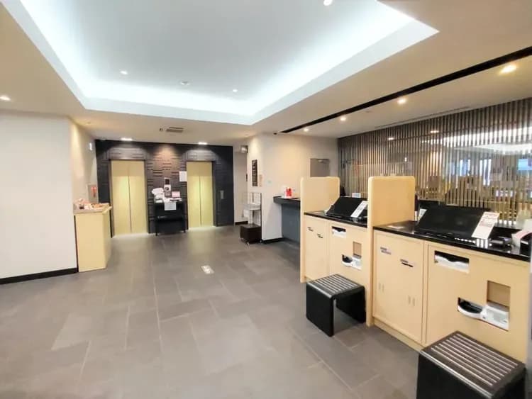 Check-in/check-out kiosk