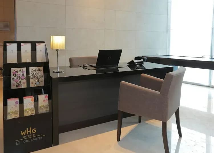 Concierge desk