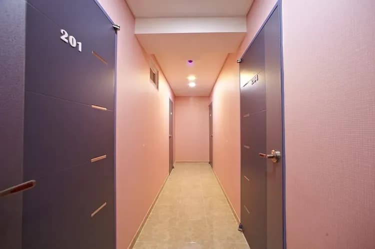 Check-in/check-out kiosk