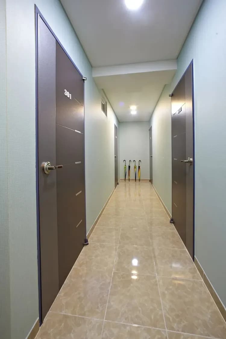 Check-in/check-out kiosk