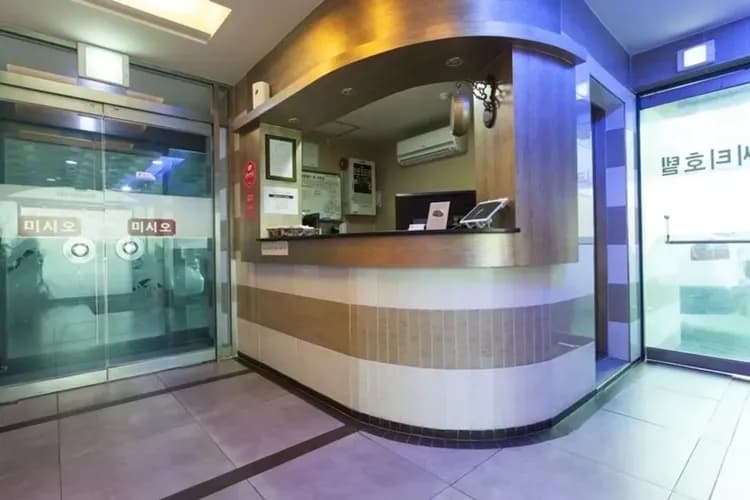 Check-in/check-out kiosk