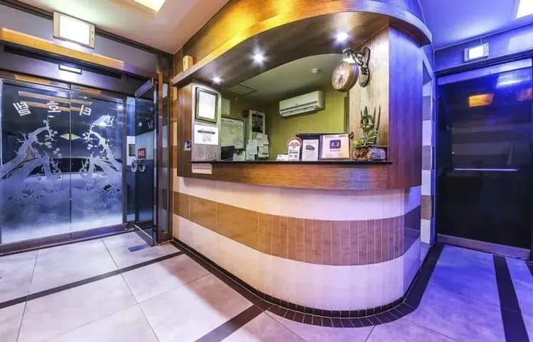 Check-in/check-out kiosk