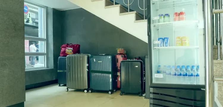 Check-in/check-out kiosk