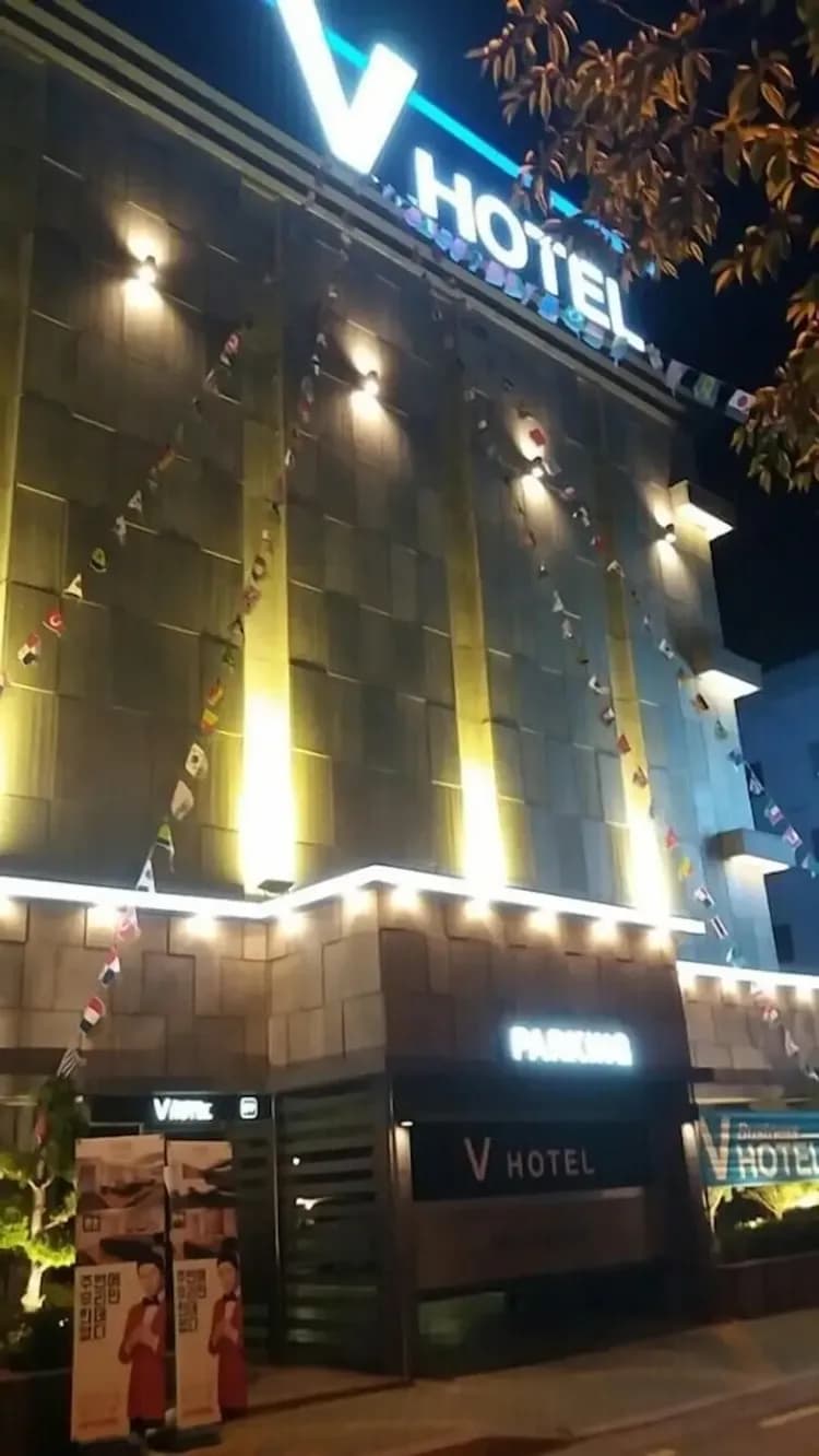 Front of property - evening/night