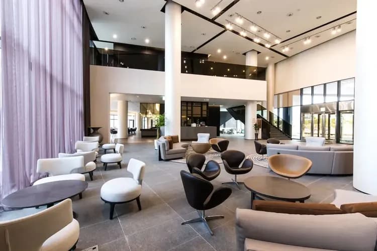 Lobby lounge