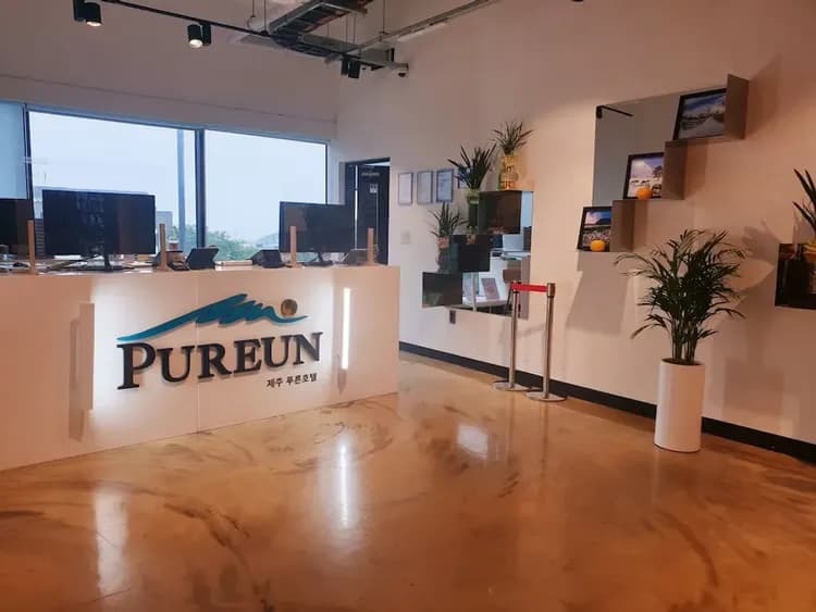 Check-in/check-out kiosk