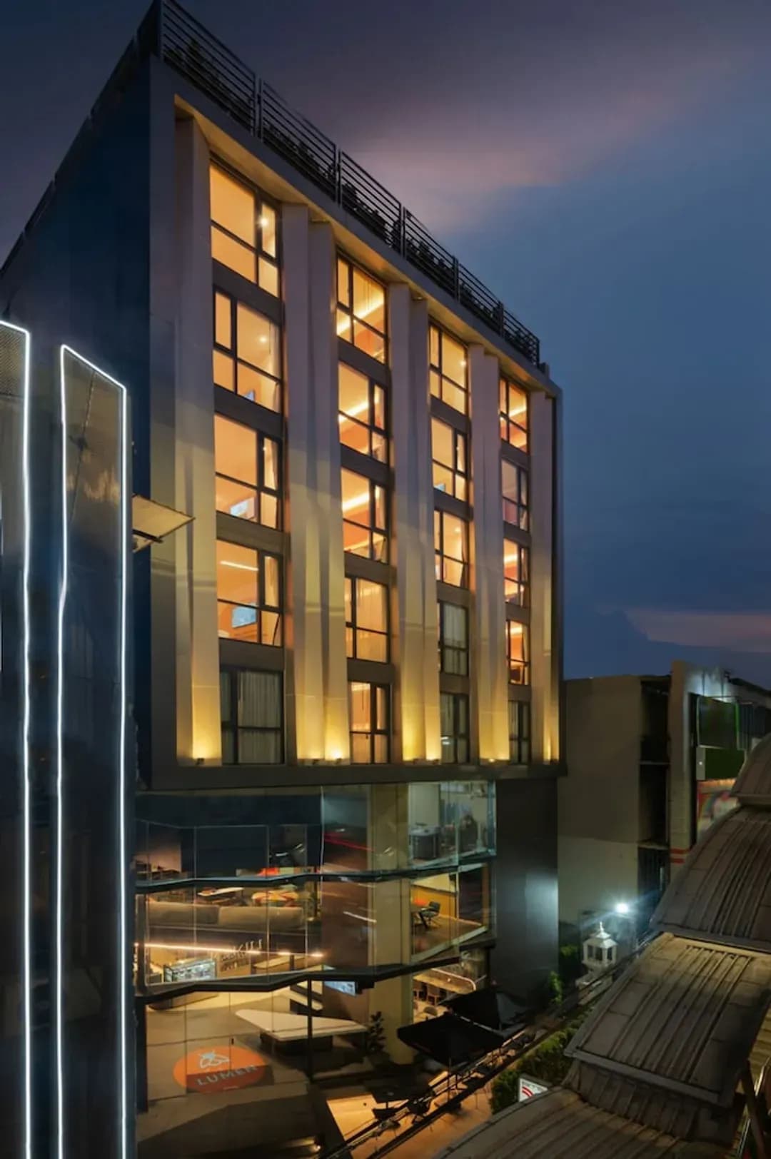 Bangkok-Lumen Bangkok Udomsuk Station