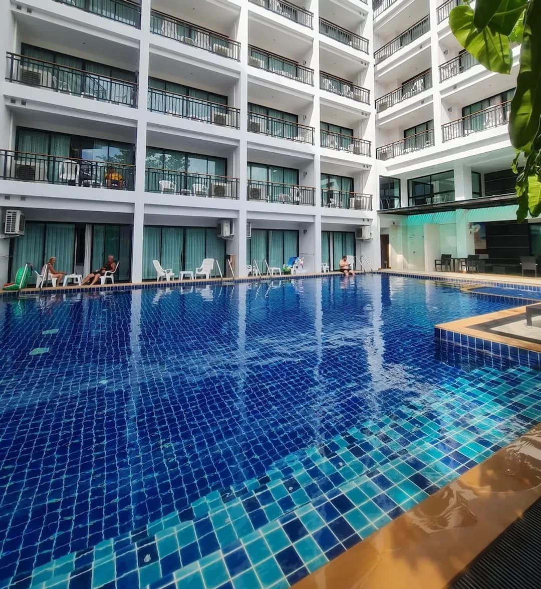 Phuket-Paripas Patong Resort