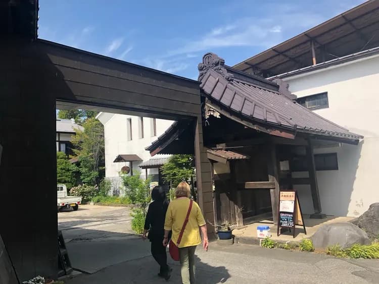 【富士山一日遊】御旅 富士清酒廠見學遊｜山中湖天鵝船+富士山五合目+大石公園+井出釀造店清酒廠參觀試飲｜中英日語領隊 新宿出發【已售罄】-11