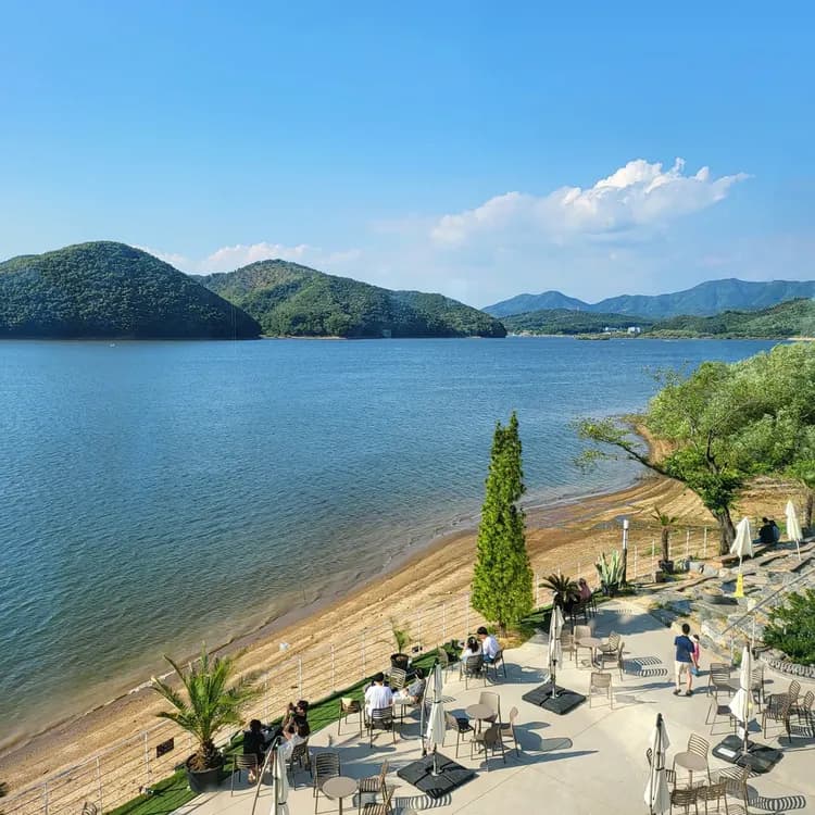 龍仁Green Whale咖啡廳－戶外座位區