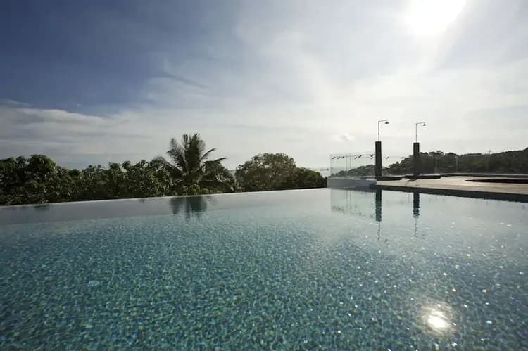 Infinity pool