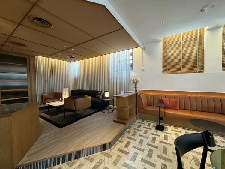 Lobby lounge