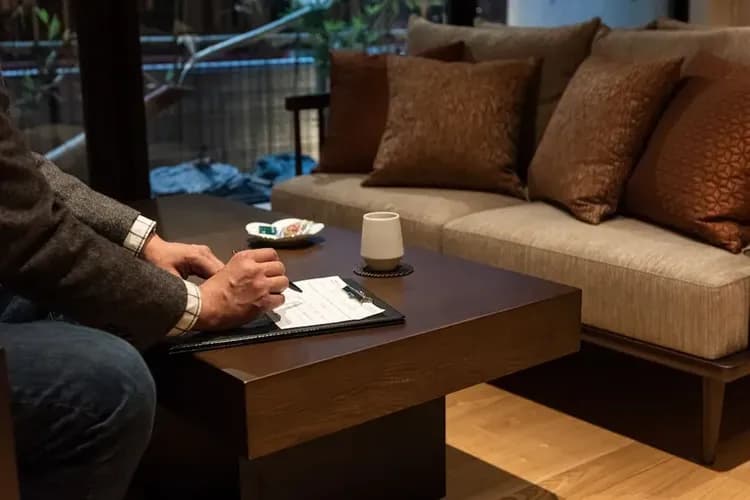 Check-in/check-out kiosk