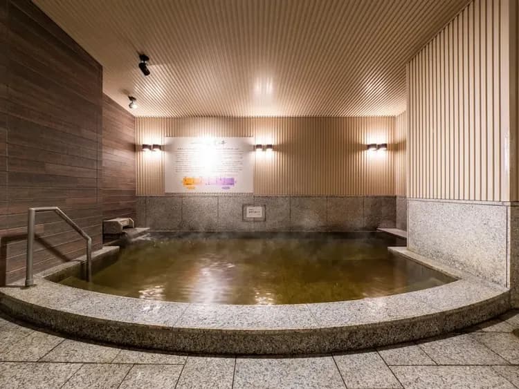 Indoor spa tub