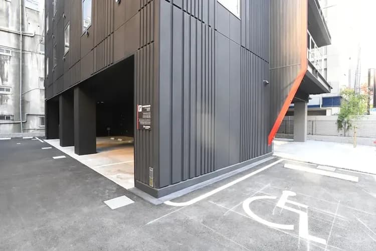 Wheelchair accessible van parking