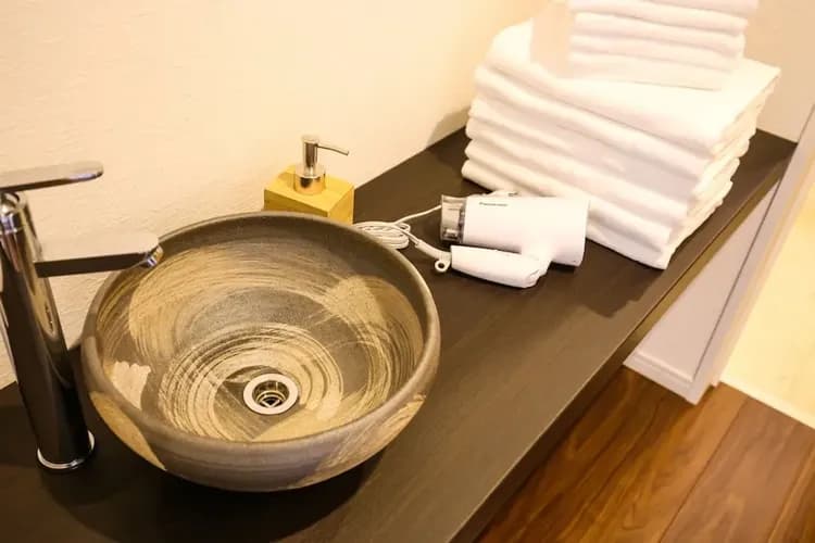 Bathroom sink