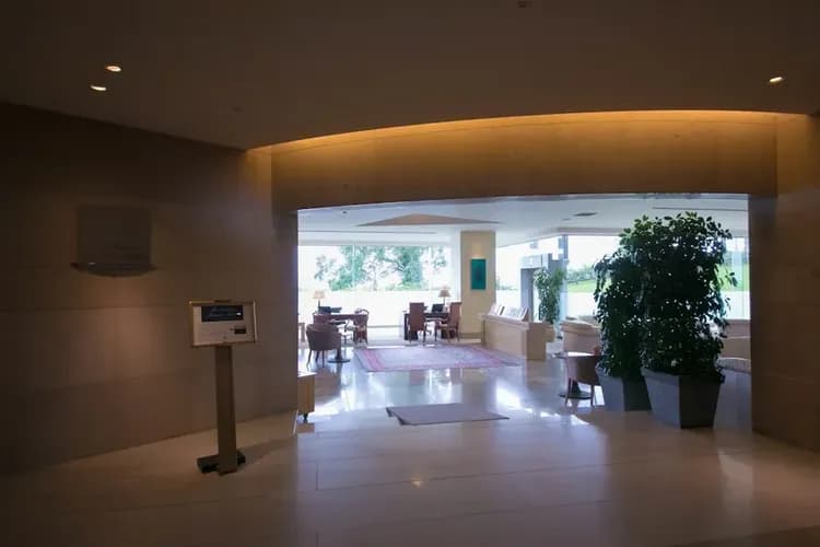 Lobby lounge