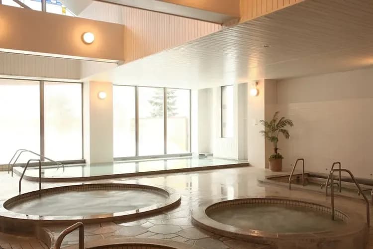 Indoor spa tub
