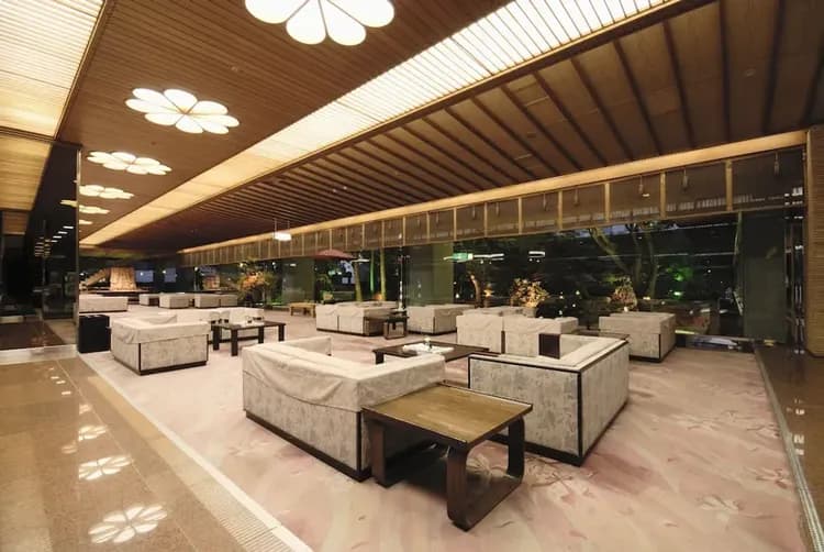 Lobby lounge