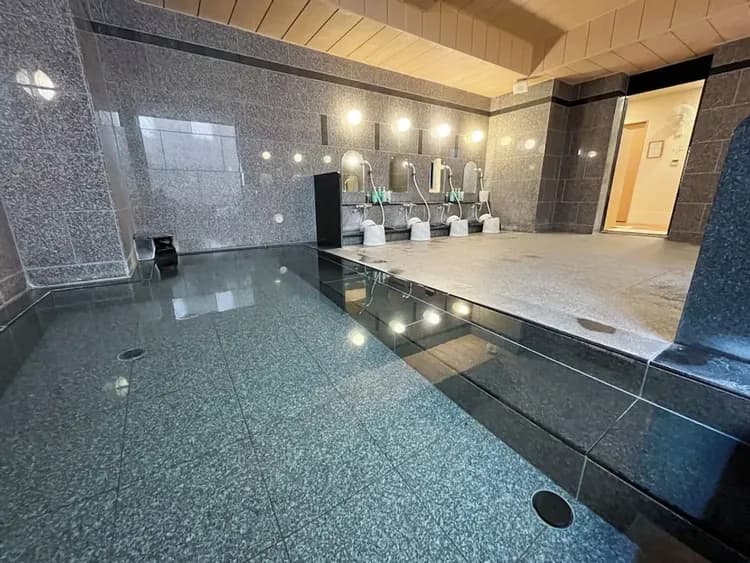 Indoor spa tub