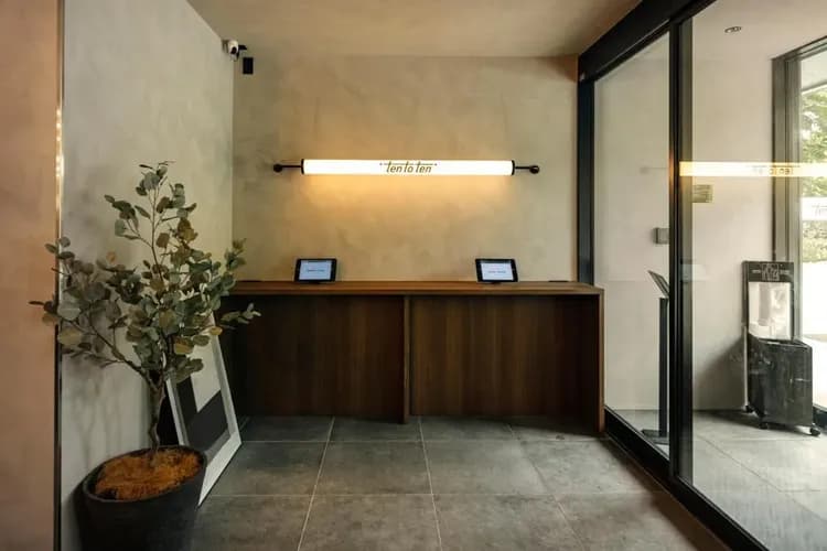호텔 텐 투 텐-2