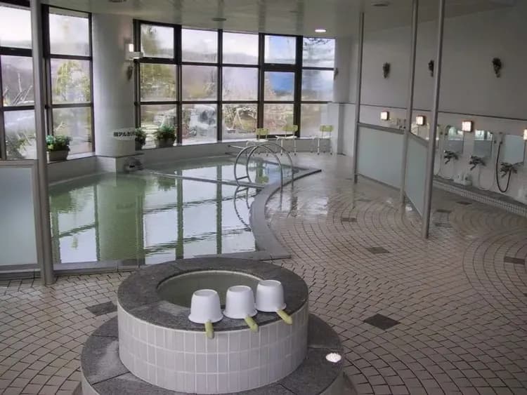 Indoor spa tub