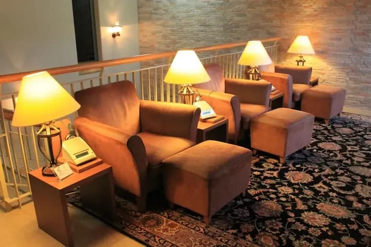 Lobby lounge