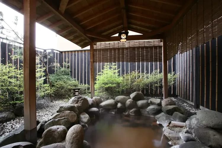 Deep soaking bathtub