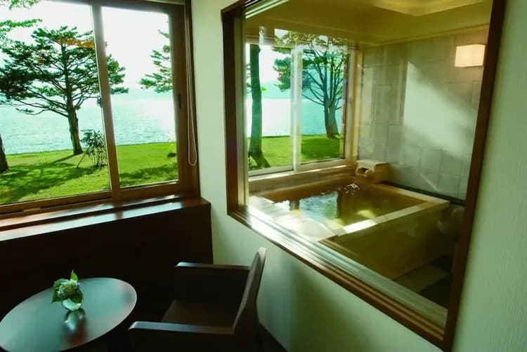 Deep soaking bathtub